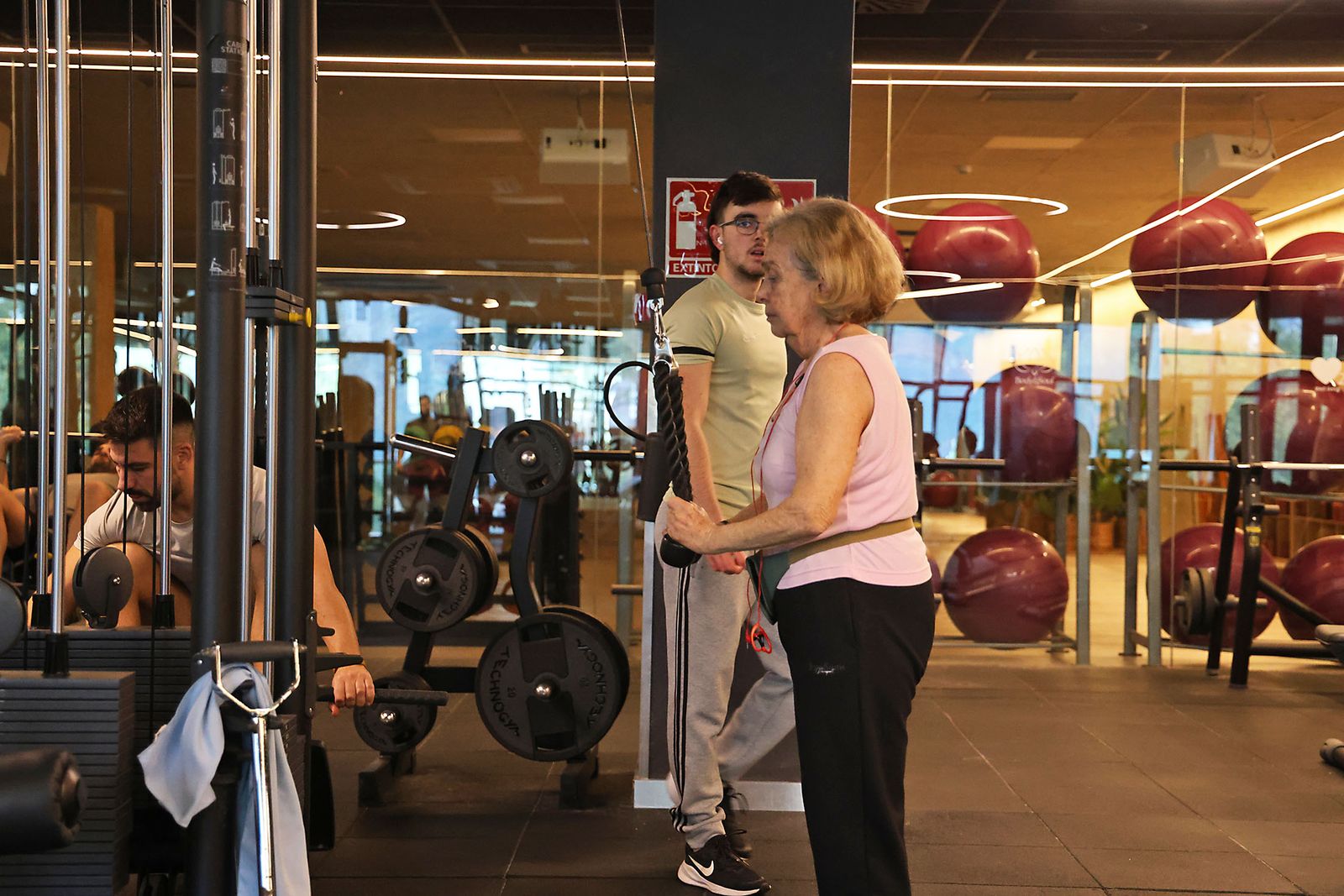 Las fotos de la vuelta al gimnasio en Huelva: El O2 se llena con los propósitos de enero