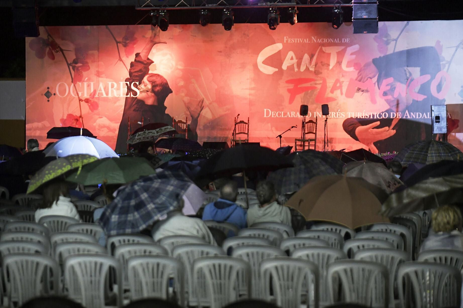La lluvia irrumpe en el Festival Nacional de Cante Flamenco de Ogíjares