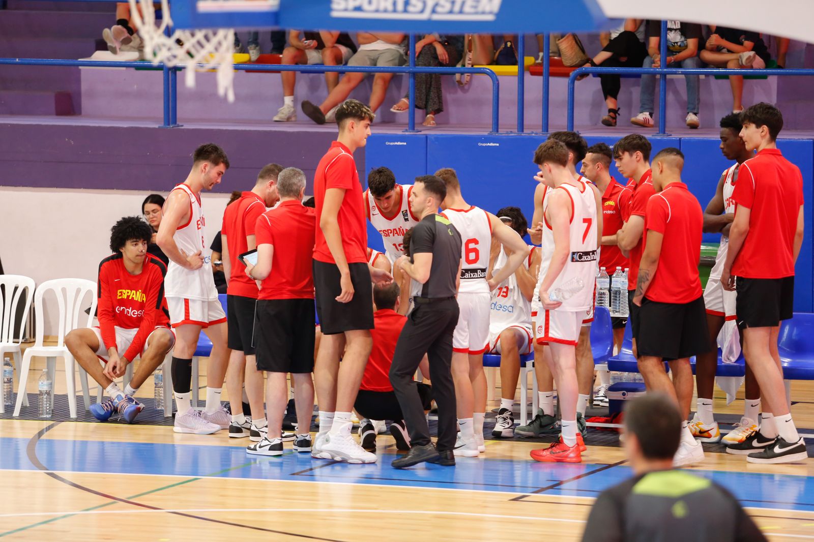 Las fotos de la primera jornada del torneo Internacional U20 de baloncesto de La Línea