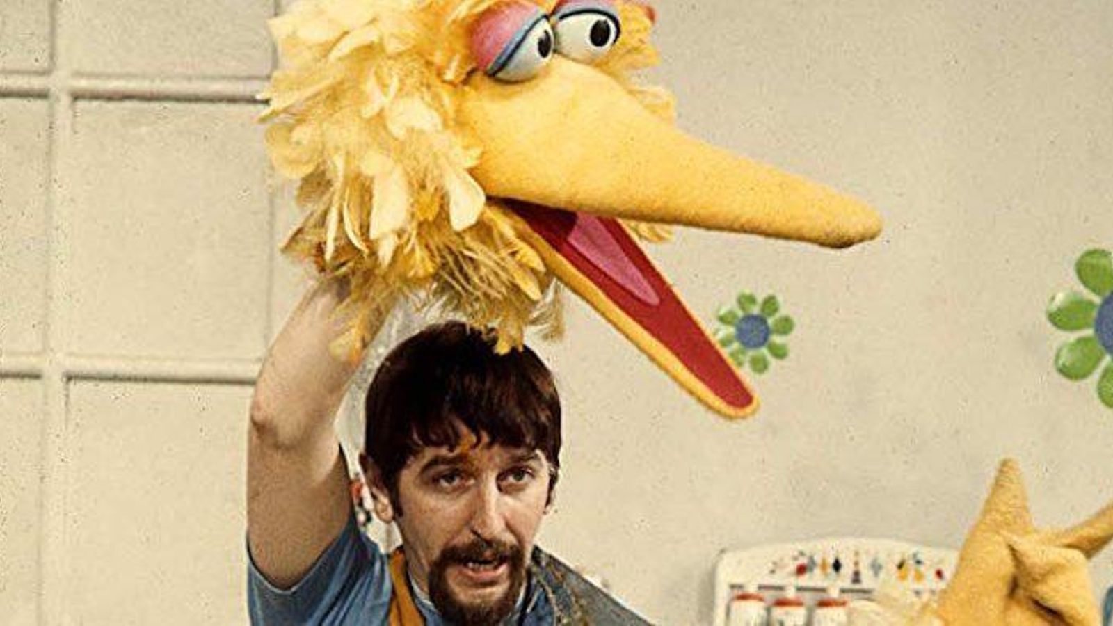 Carroll Spinney dando vida a Big Bird