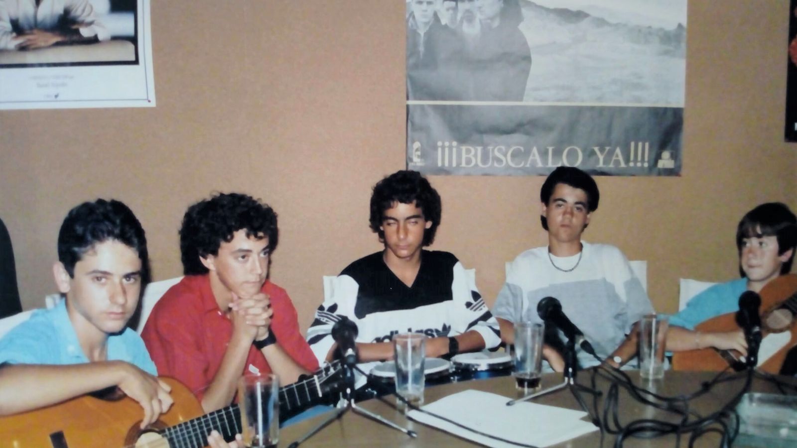 Grupo Amanecer durante una entrevista en la extinta Radio Puerto Real