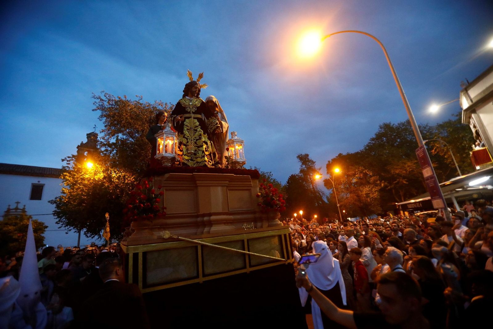 La procesión del Señor de la Salud de Puerta Nueva, en imágenes
