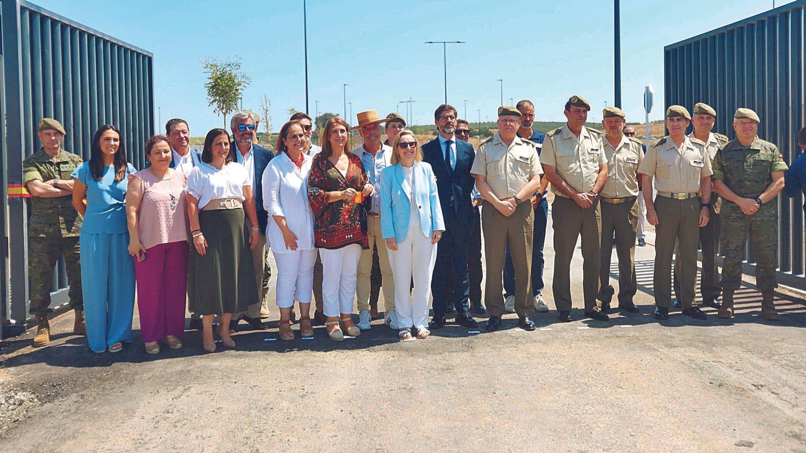 Acto de entrega de las obras de urbanización y vallado de la BLET