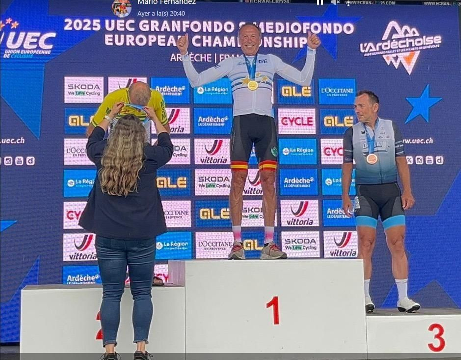 Mario Fernández, en lo más alto del podio.