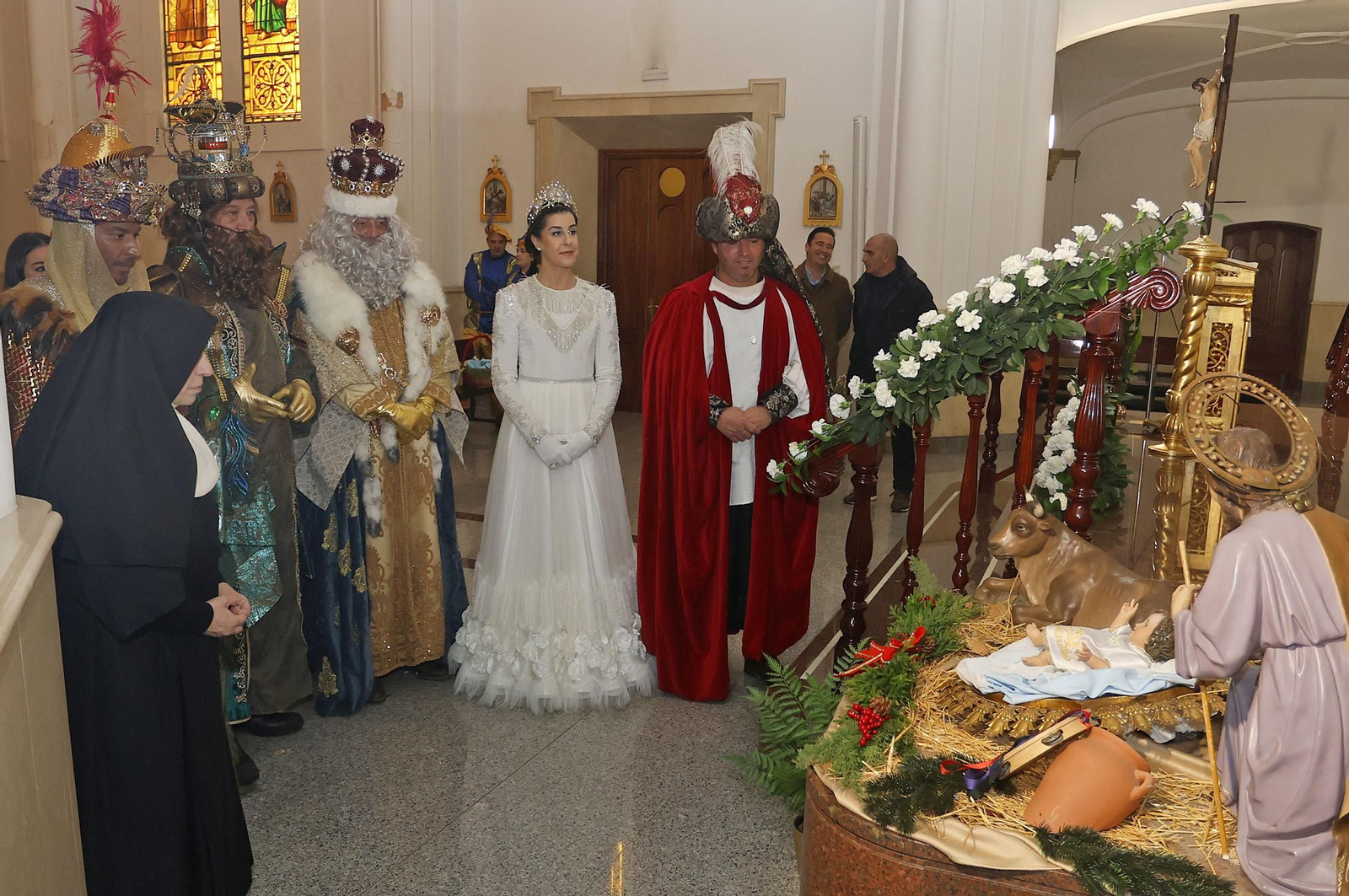 Reyes Magos de Huelva 2025: Imágenes de la visita al Asilo de Ancianos Santa Teresa de Jornet