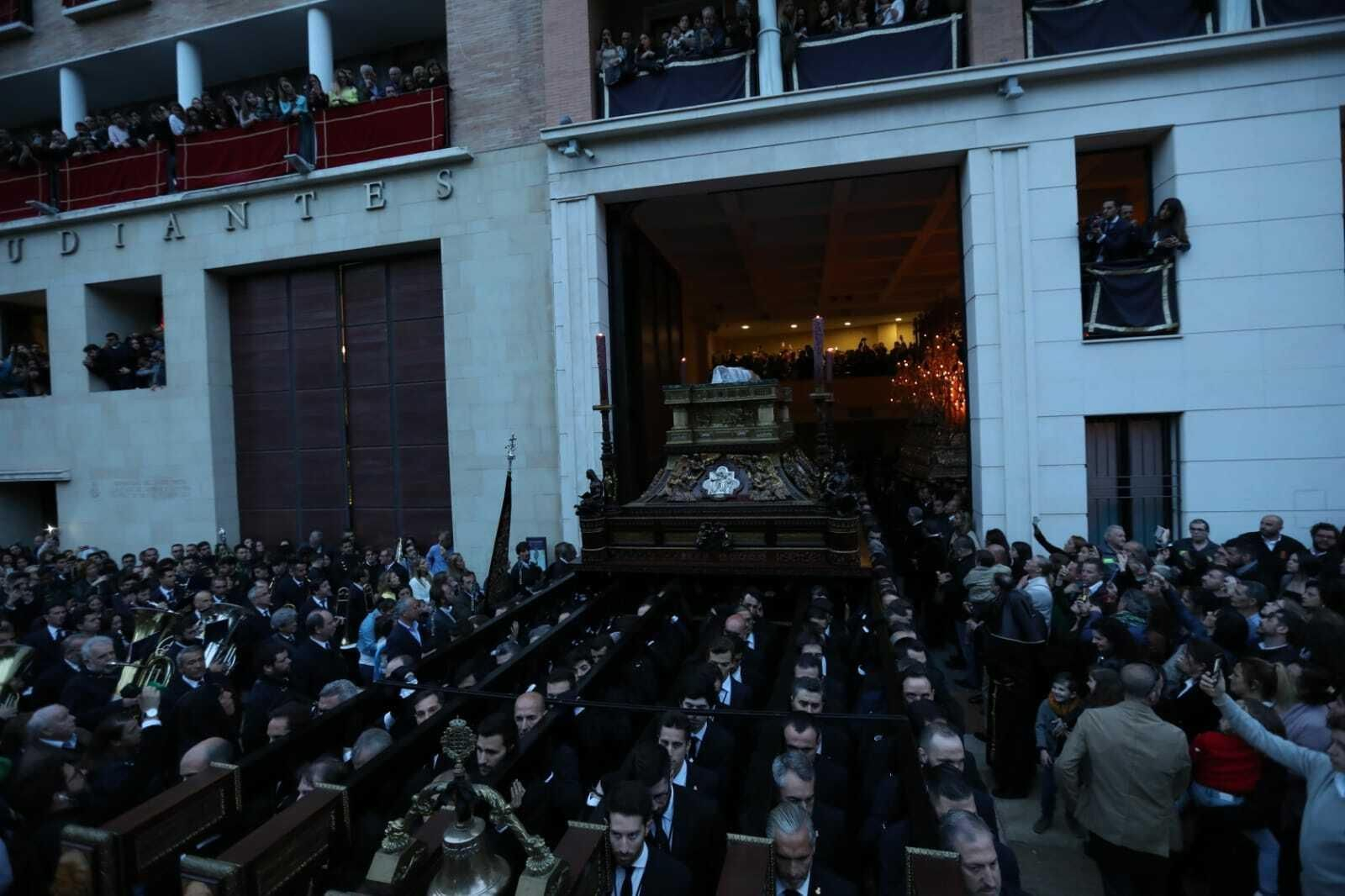 Las fotos del Sepulcro del Viernes Santo en Málaga Las fotos del Sepulcro del Viernes Santo en Málaga