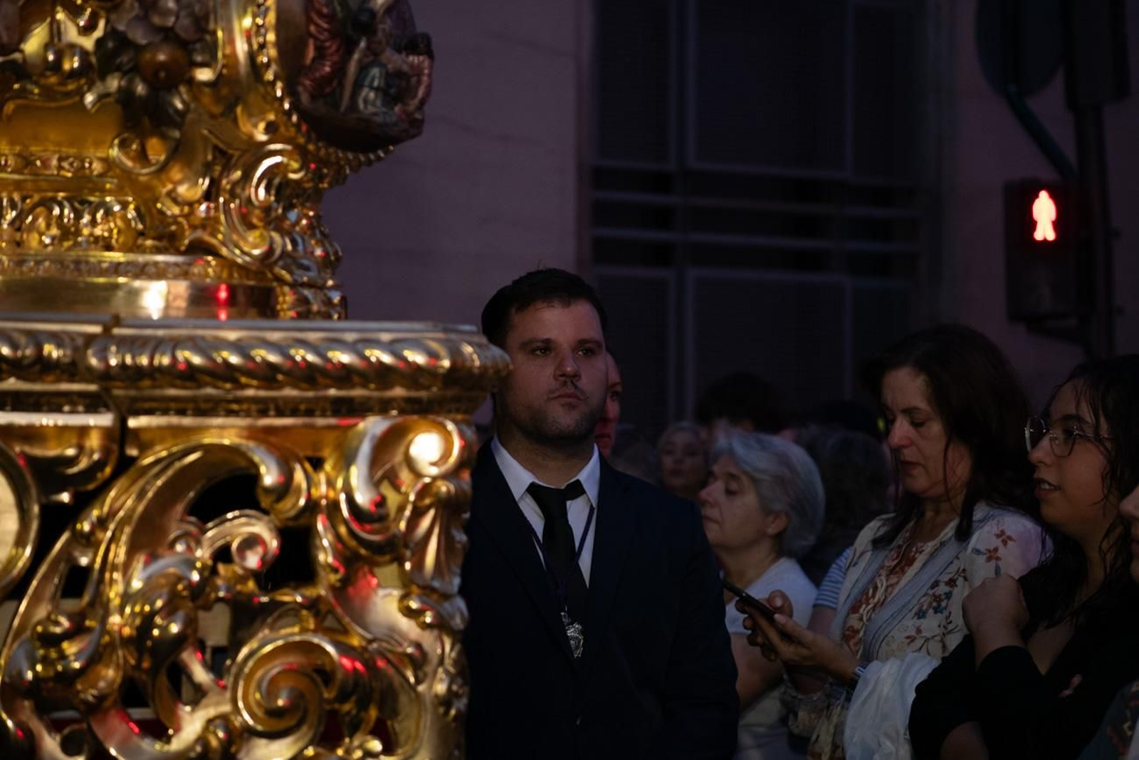 Una marea de devoción inunda Jaén al paso de la Magna, en imágenes