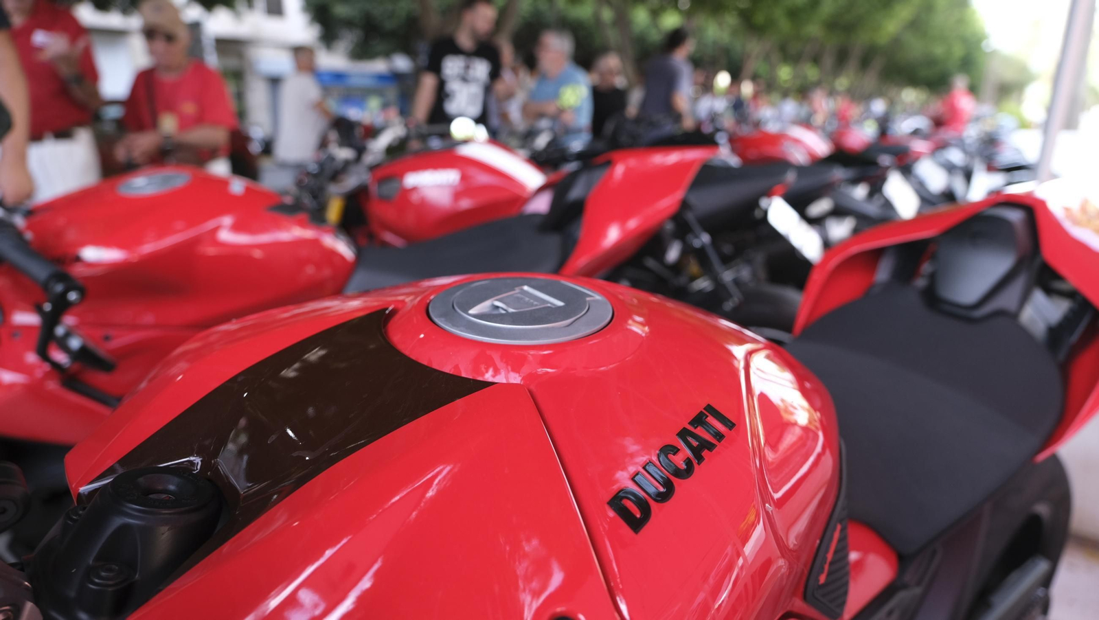 Exposición de motos antiguas y Ducatis en la Feria de Almería 2025, en imágenes