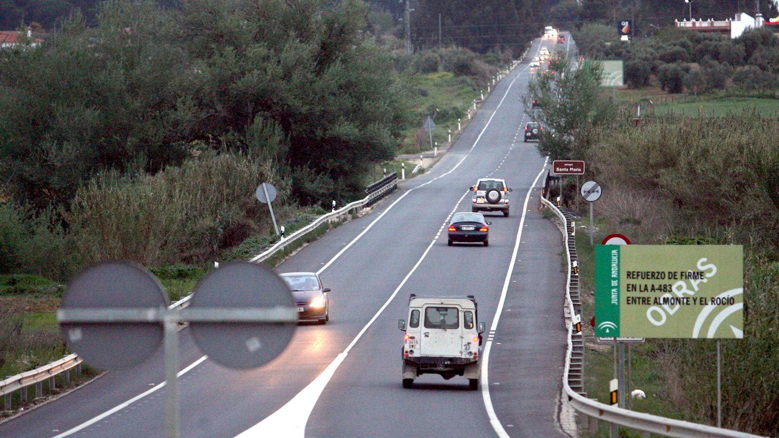 Carretera que lleva hasta el Rocío.