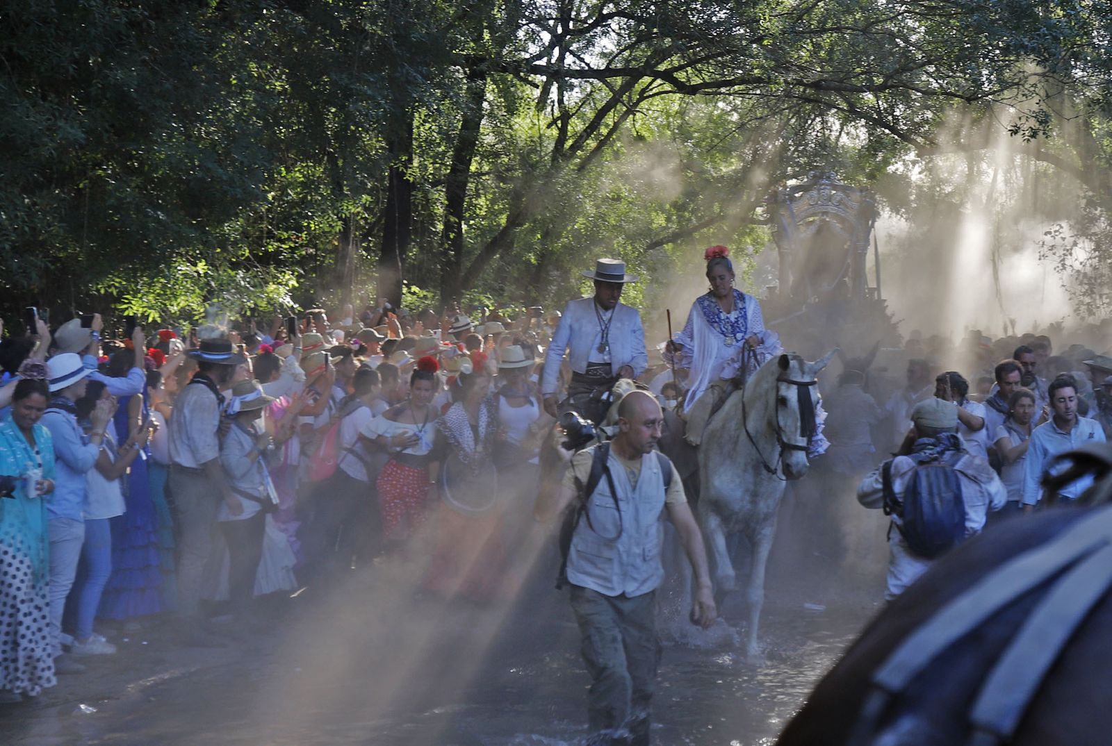 Imágenes de la Hermandad de Huelva a su paso por El Charco