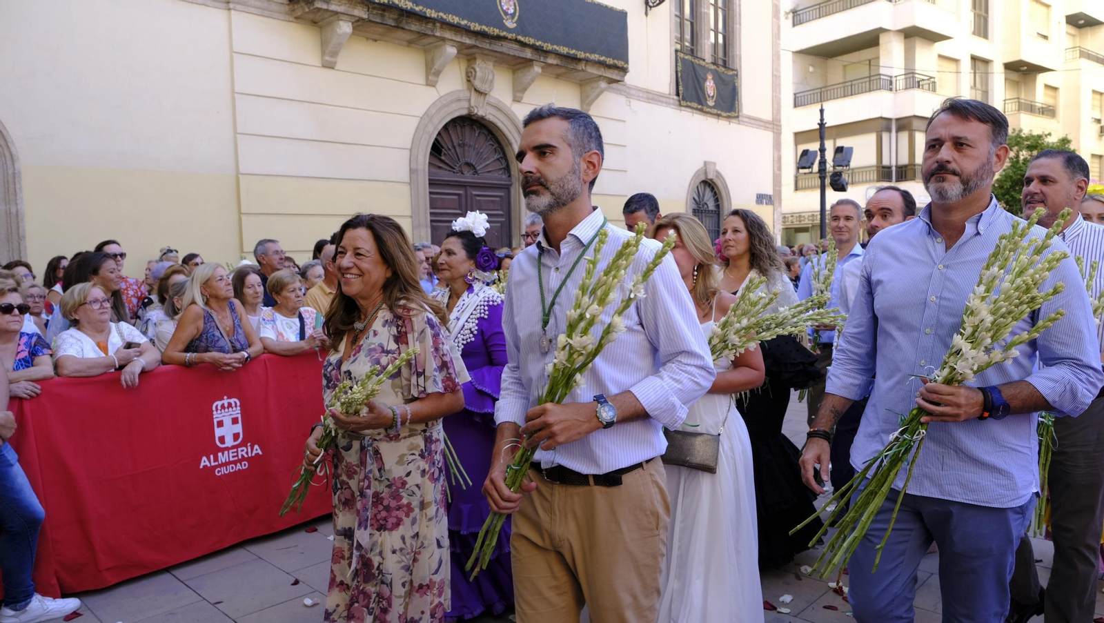 La ofrenda floral a la Virgen del Mar en la Feria de Almería 2025, en imágenes
