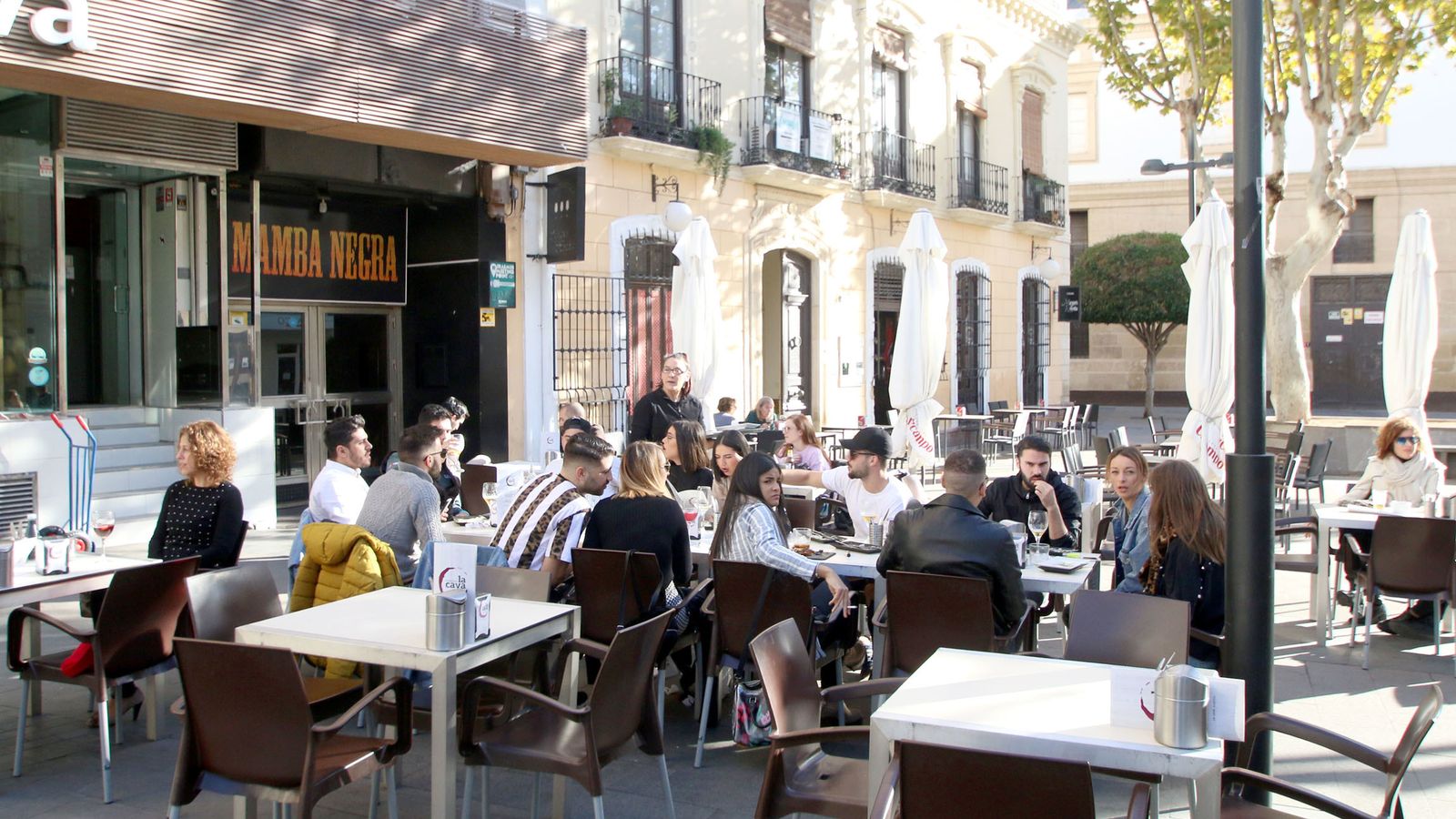Terrazas en la plaza Marqués de Heredia (de Los Burros)