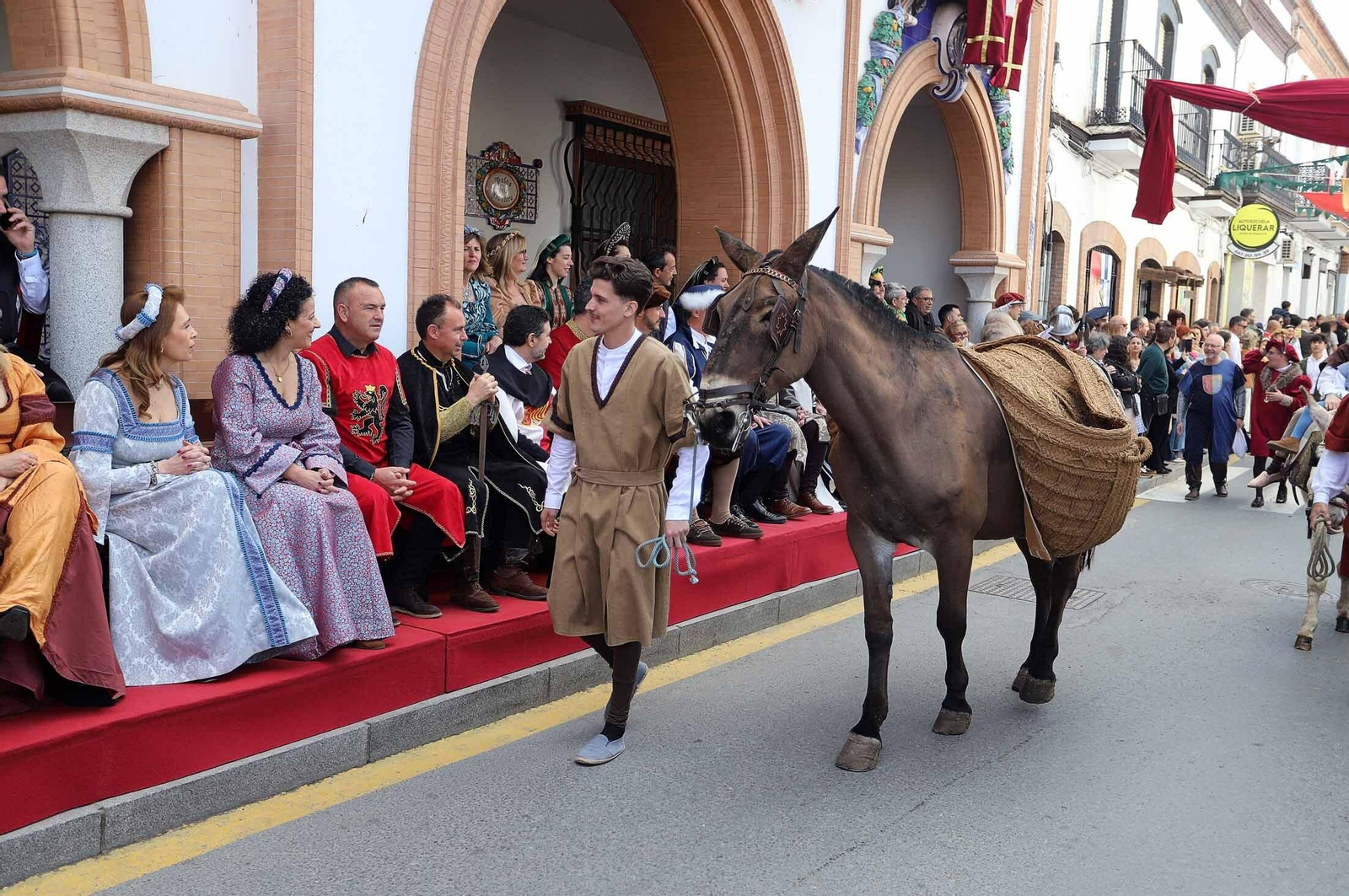 Imágenes del gran ambiente en la Feria Medieval de Palos de la Frontera, Huelva
