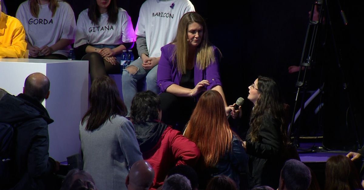 Jóvenes feministas se enfrentan a Irene Montero por la ley Trans