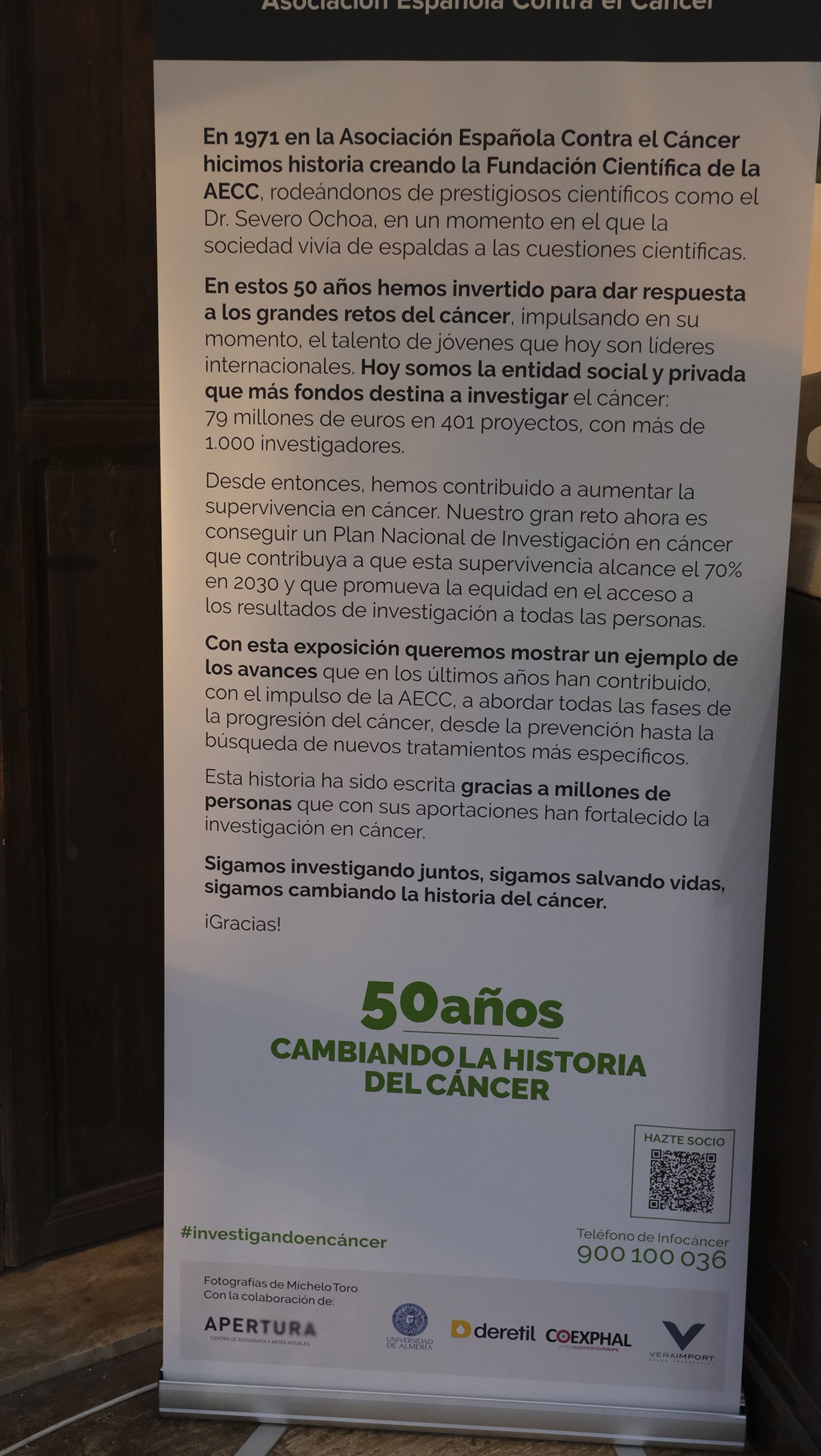 Imágenes del desfile benéfico contra el cáncer, en la Escuela de Artes de Almería