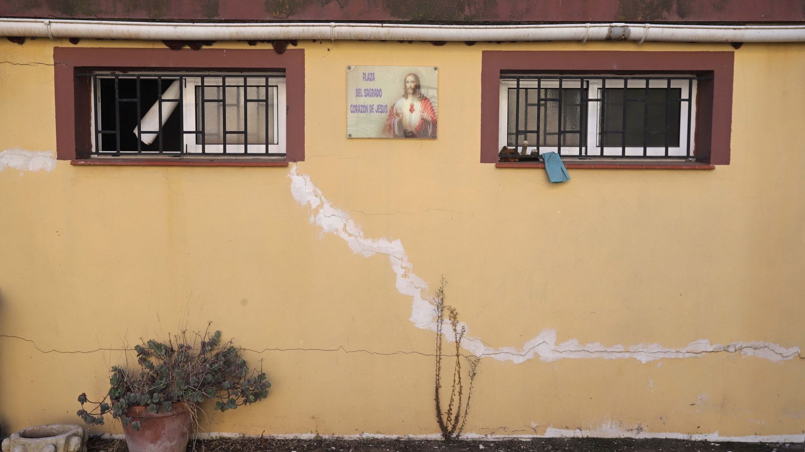 Fotos de los desperfectos en la parroquia de San Miguel en Algeciras