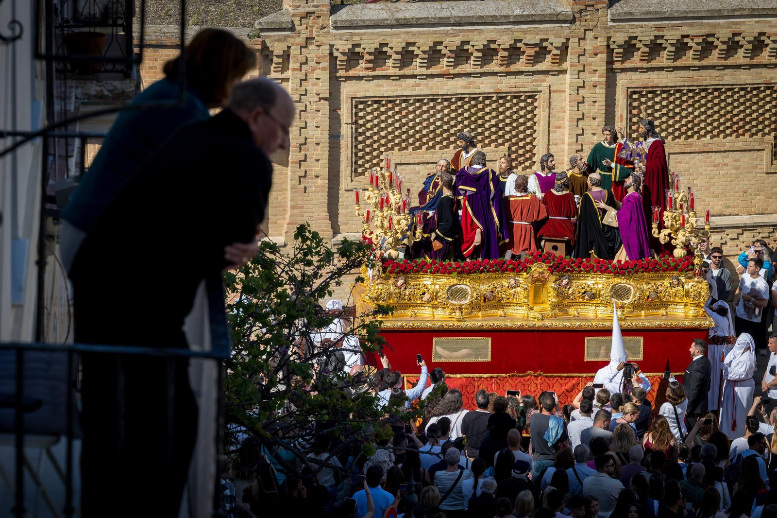 Imágenes de la salida de la Sagrada Cena en la Semana Santa de Cádiz 2025