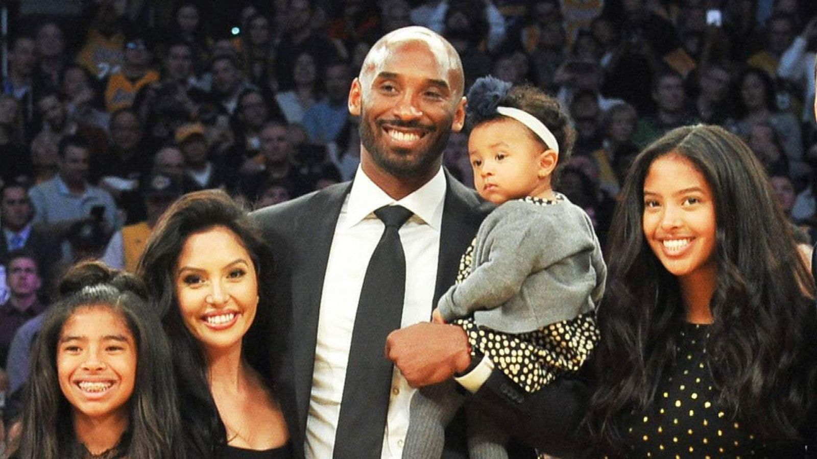 Kobe Bryant con sus tres hijas y su mujer Vanessa antes del trágico accidente que sesgó la vida del deportista y de su hija Ginna.