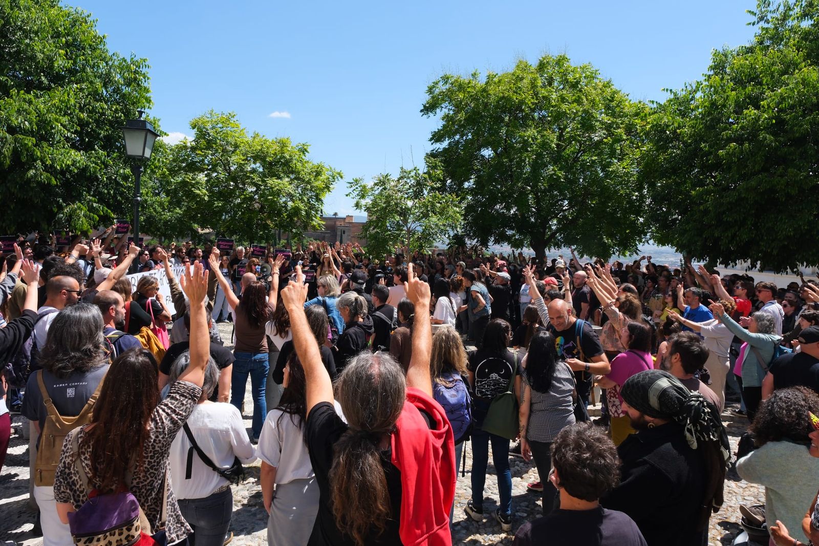 Indignación en Granada: las imágenes de la protesta tras la paliza ...