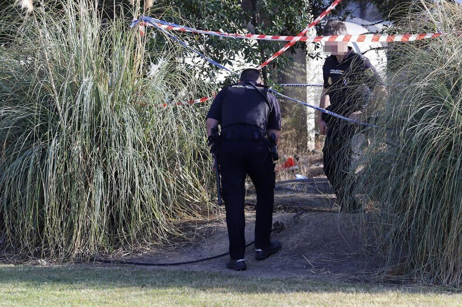 Hallazgo del cadáver en la rotonda del puente del Odiel.