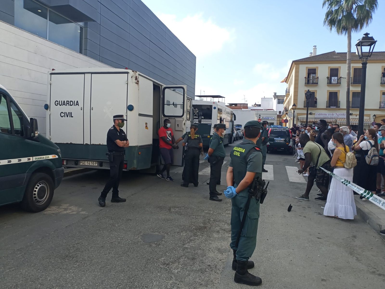 Imágenes de los detenidos en la operación Colón llegando al juzgado de La Palma