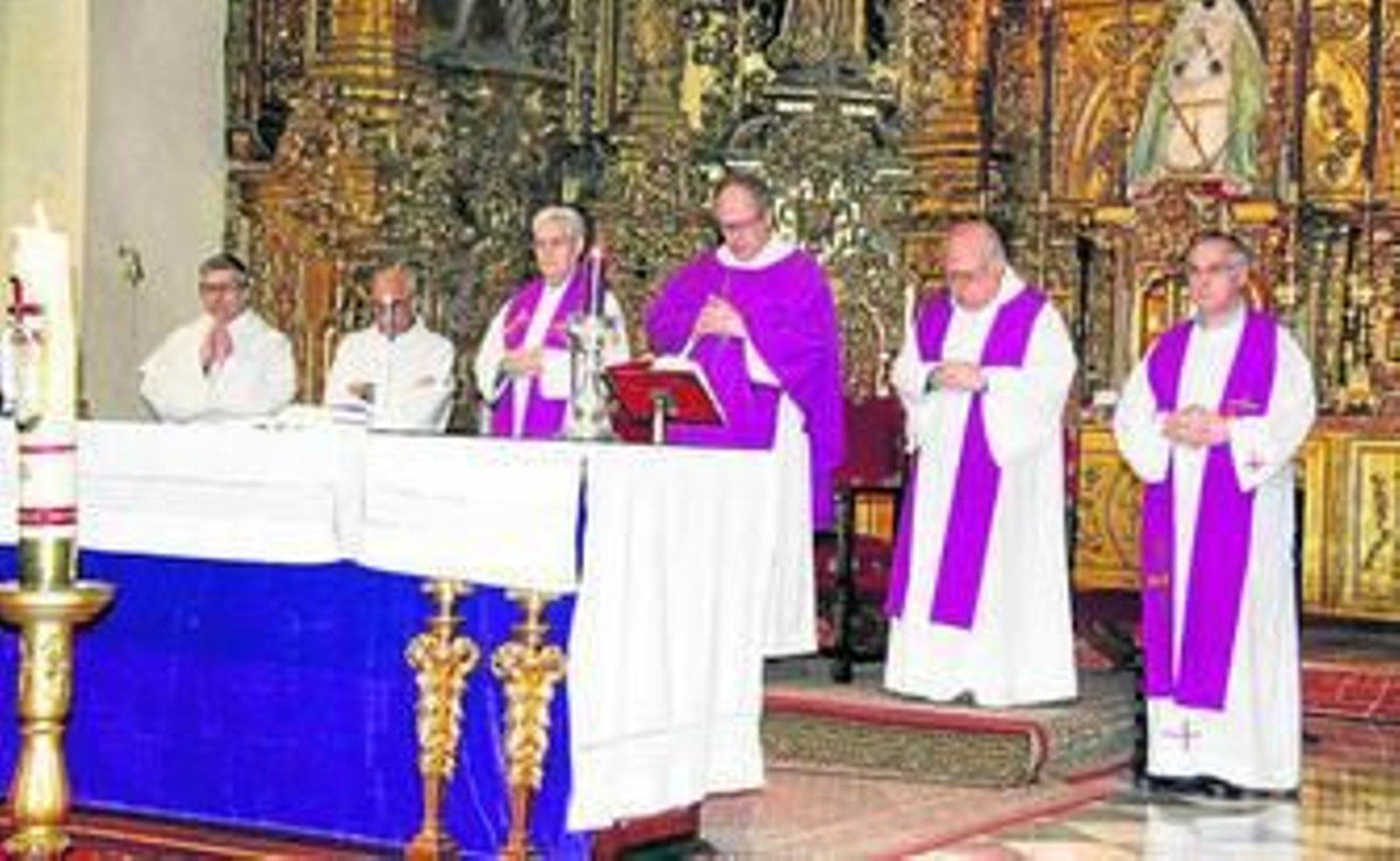 La misa concelebrada estuvo a cargo de varios sacerdotes de la Comunidad jesuita de El Puerto.