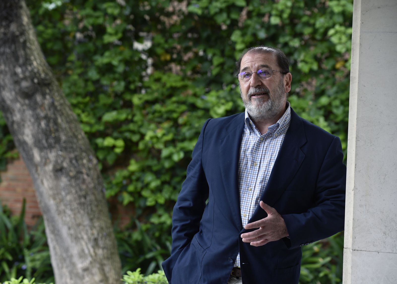 Alfonso Carpintero, ayer, en la casa donde celebrarán el convite por los cuarenta años de su promoción de Derecho.