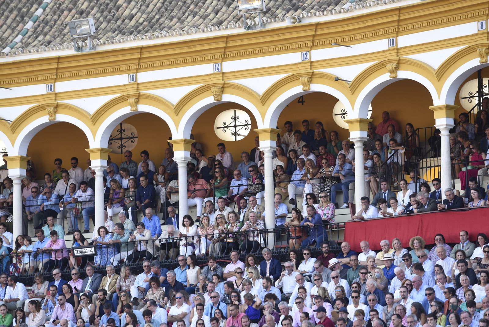 Búscate en la tercera corrida de toros de la Feria de San Miguel de Sevilla