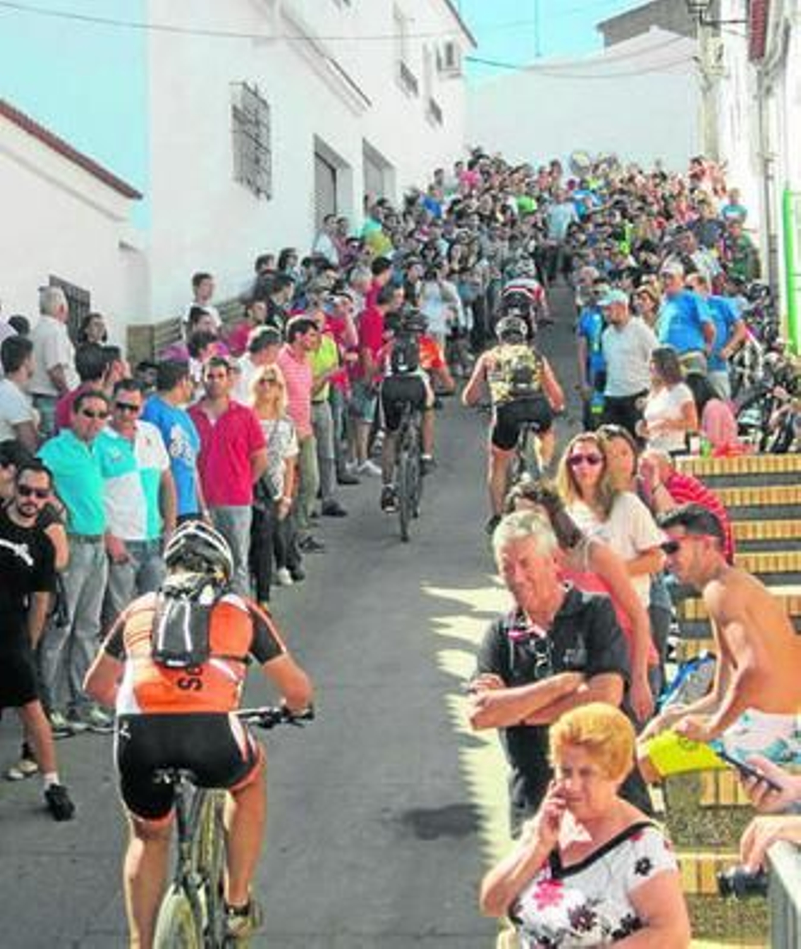 La prueba contó con tramos de gran dificultad para los ciclistas.