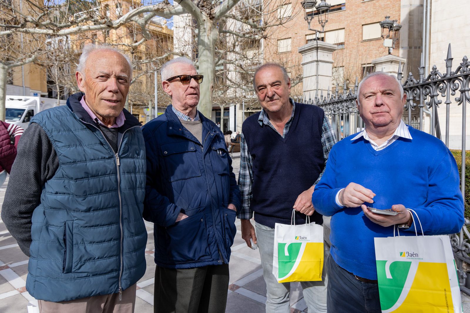 Izado de la Bandera de Andalucía y en un desayuno molinero en Jaén