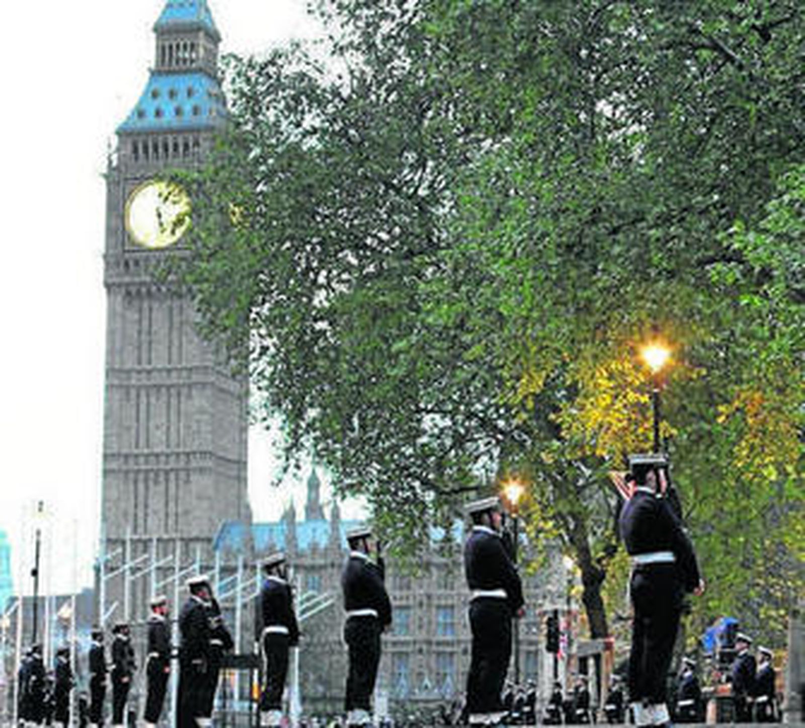 Algunos ciudadanos han acampado frente a Westminster.