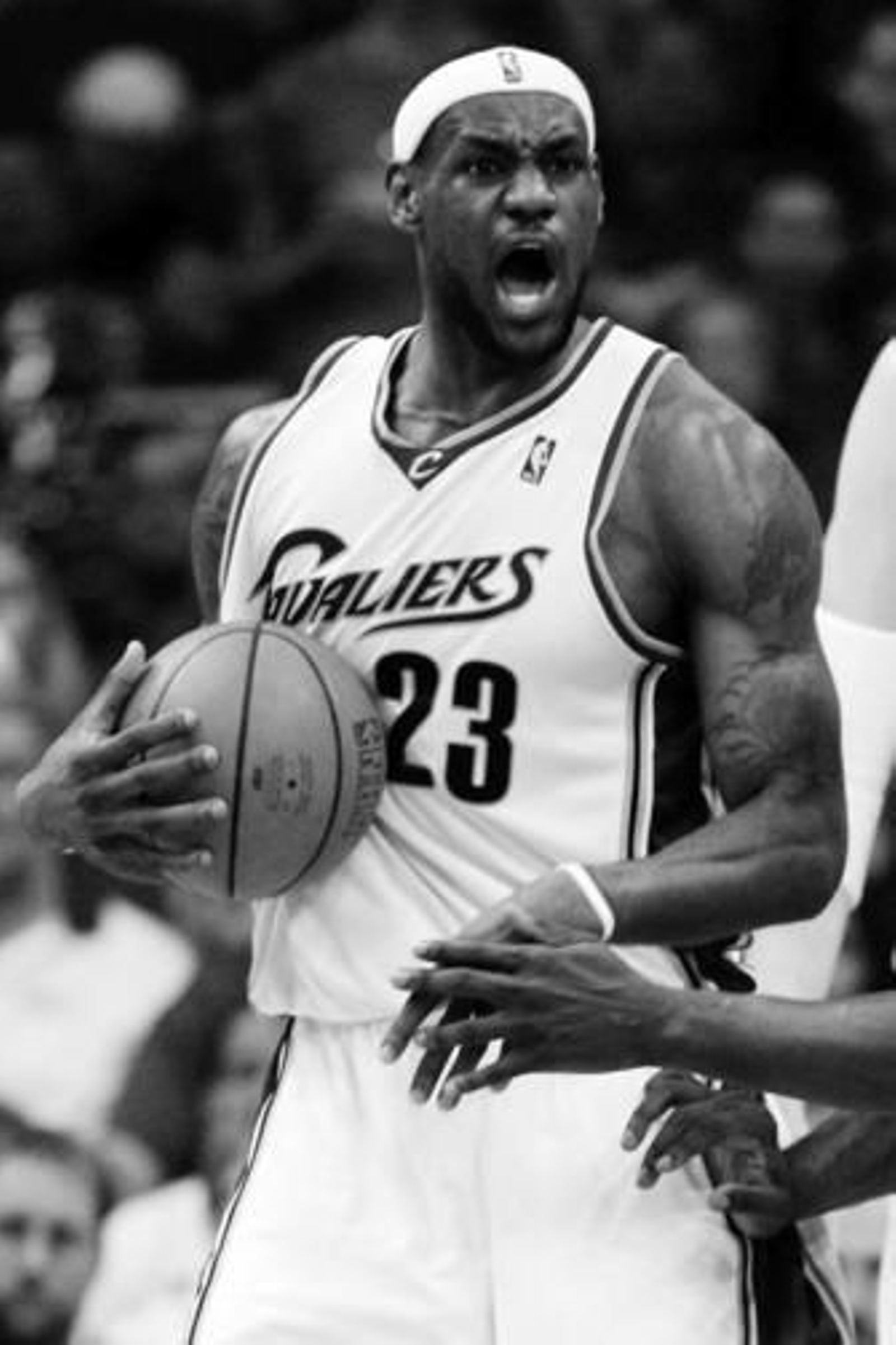 Lebron James y Sharapova, jóvenes y mejor pagados