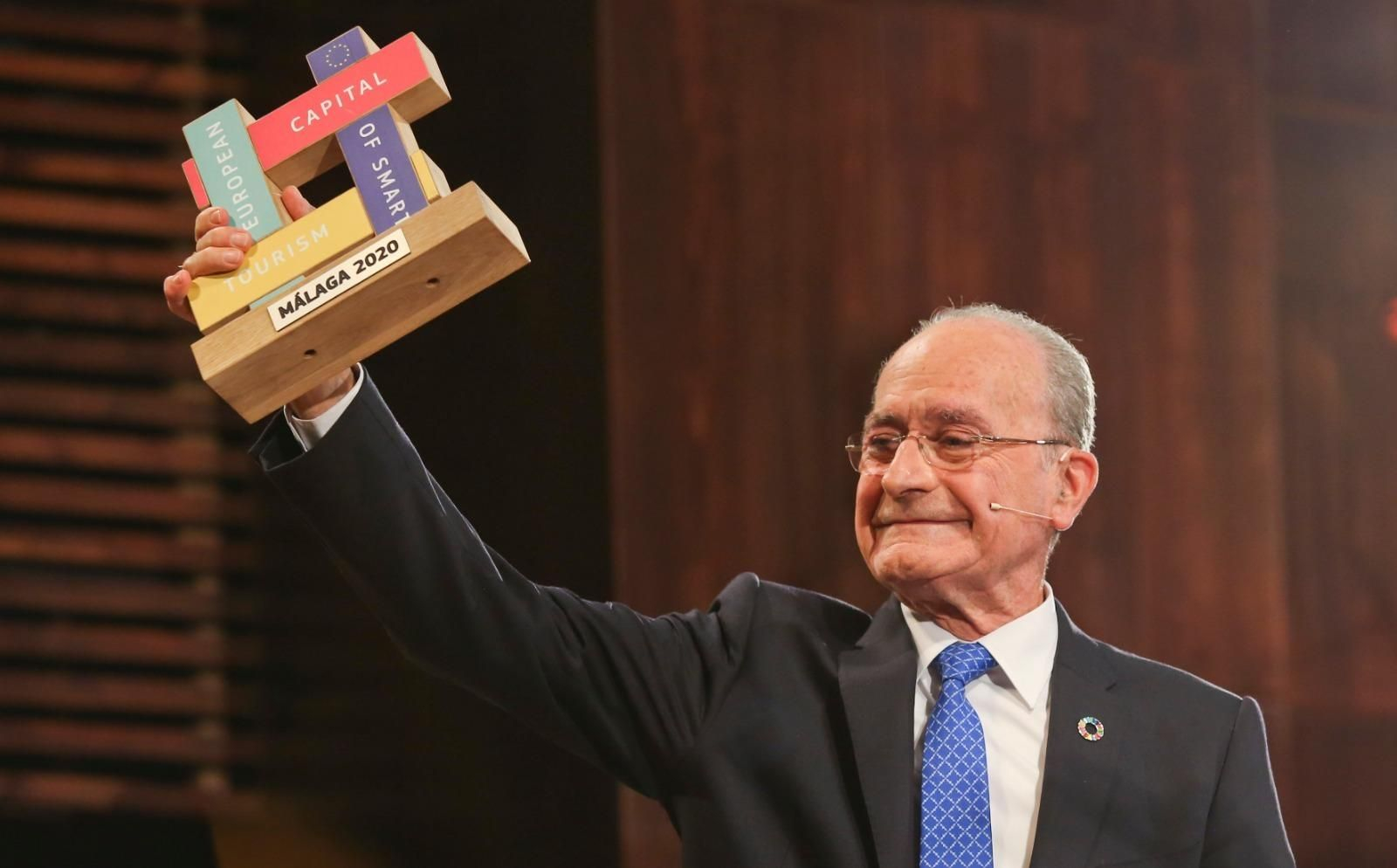 De la Torre, con el premio de Capital Europea de Turismo Inteligente. De la Torre, con el premio de Capital Europea de Turismo Inteligente.