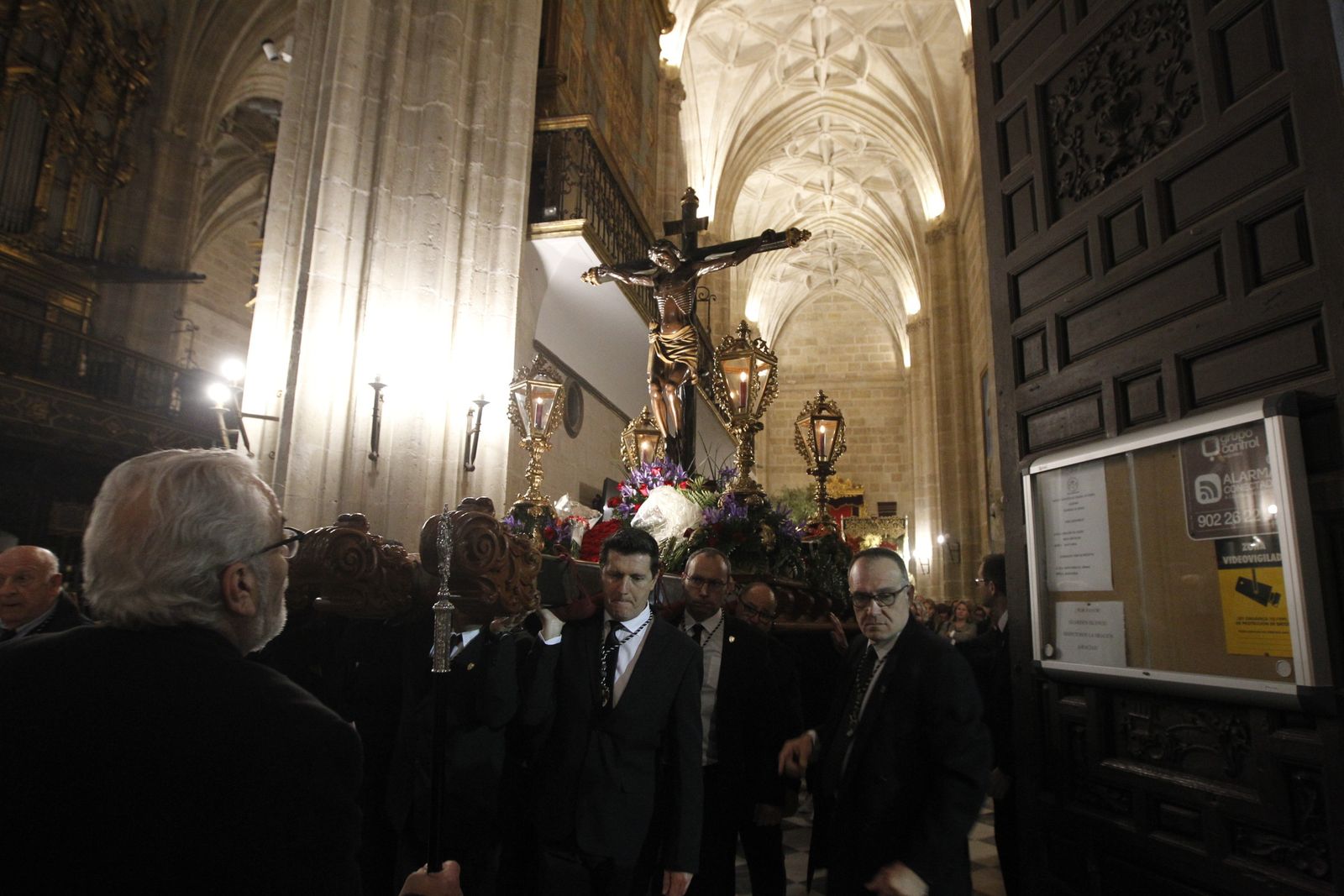 Imágenes Via Crucis Santo Cristo de la Escucha. Semana Santa Almería 2019