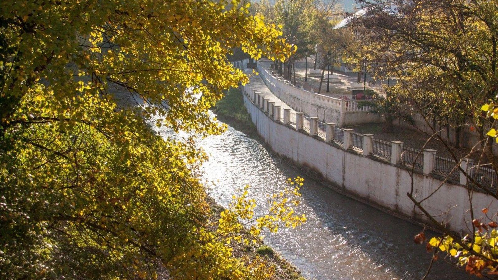 Paseo por el río en La Puerta de Segura
