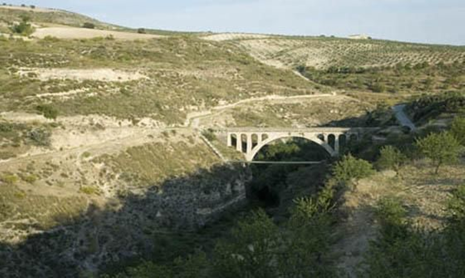 Ayuntamiento de Cacín. Puente romano.