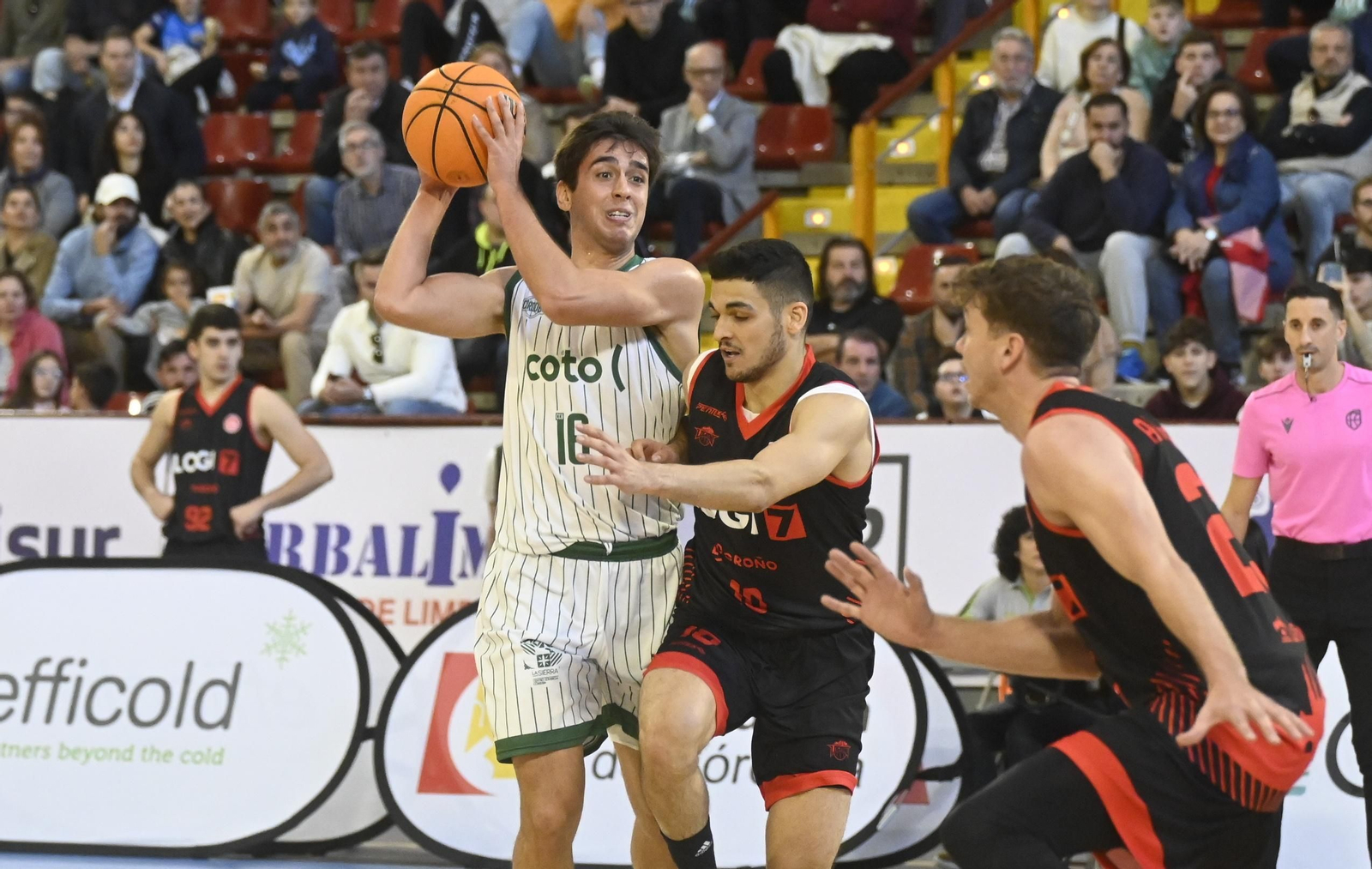 Las mejores fotos del ambiente en Vista Alegre para el Coto Córdoba - Logrobasket