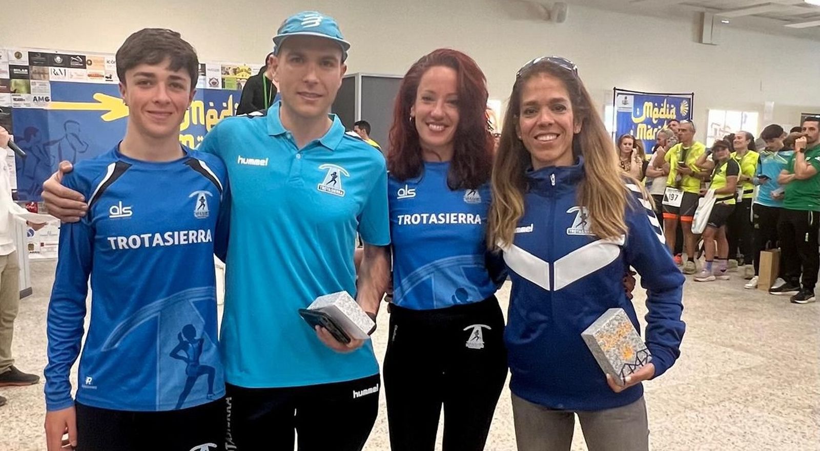 Jesús Alguacil posa junto a María Moyano, Virginia Moya y Darío López.