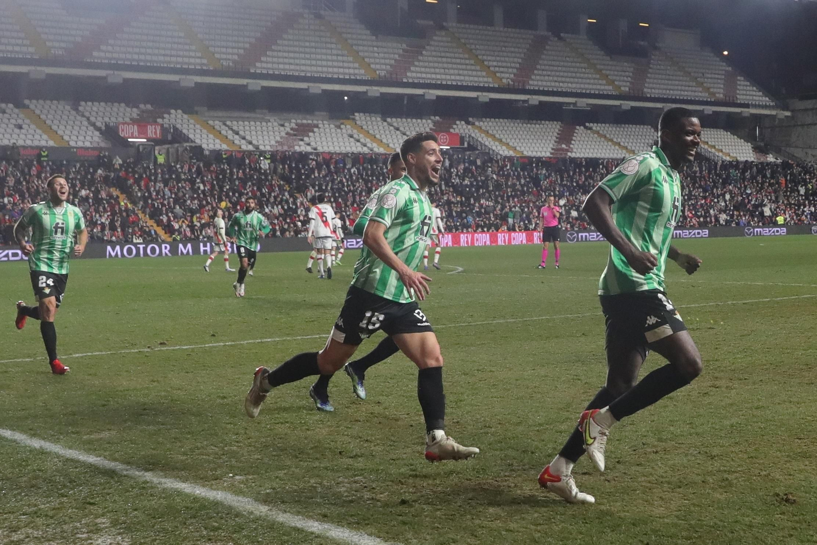 Carvalho celebra el 1-2 a favor del Betis.