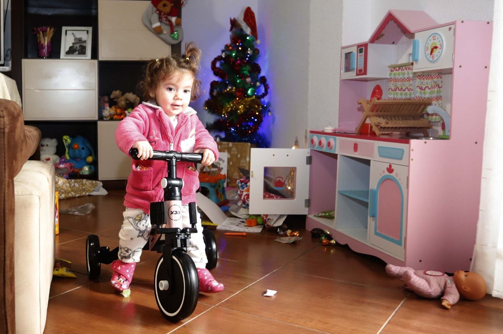 Imágenes de la mañana de ilusión en los hogares de Huelva