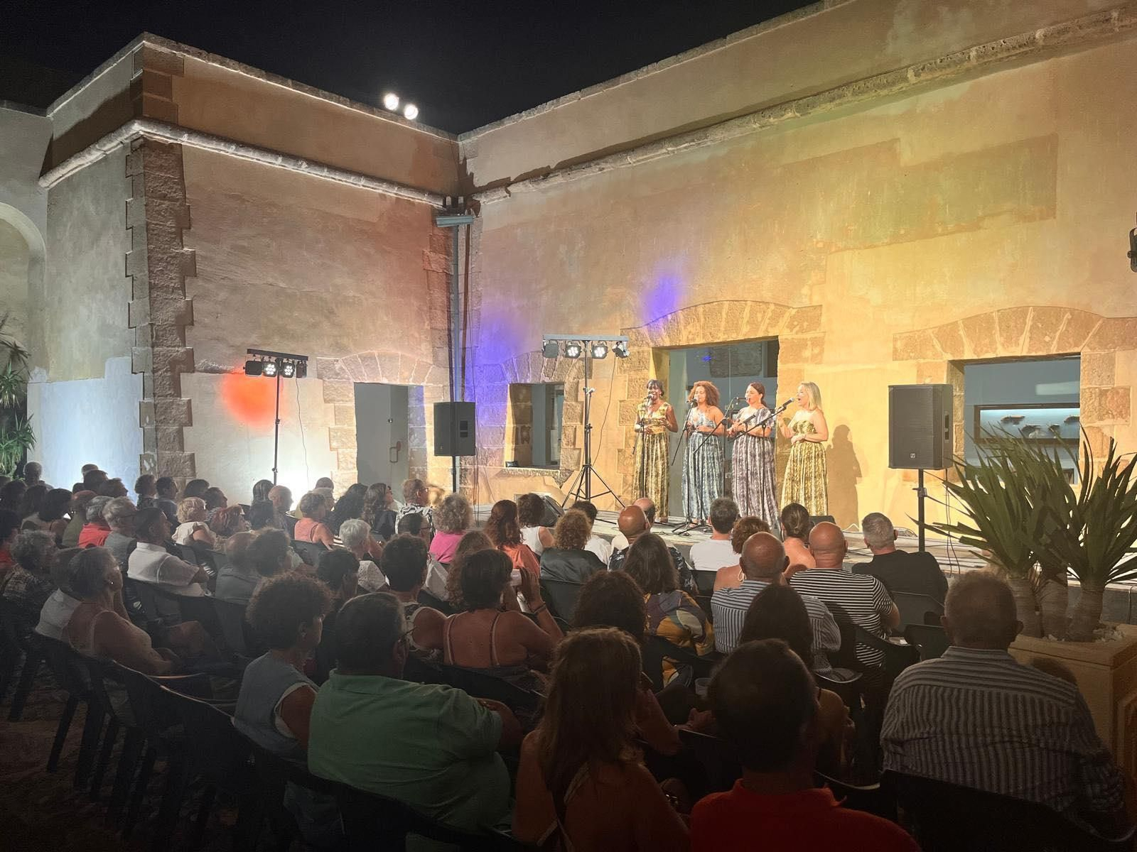 Actuación de Vocal Vidas en el Castillo de Guardias Viejas.