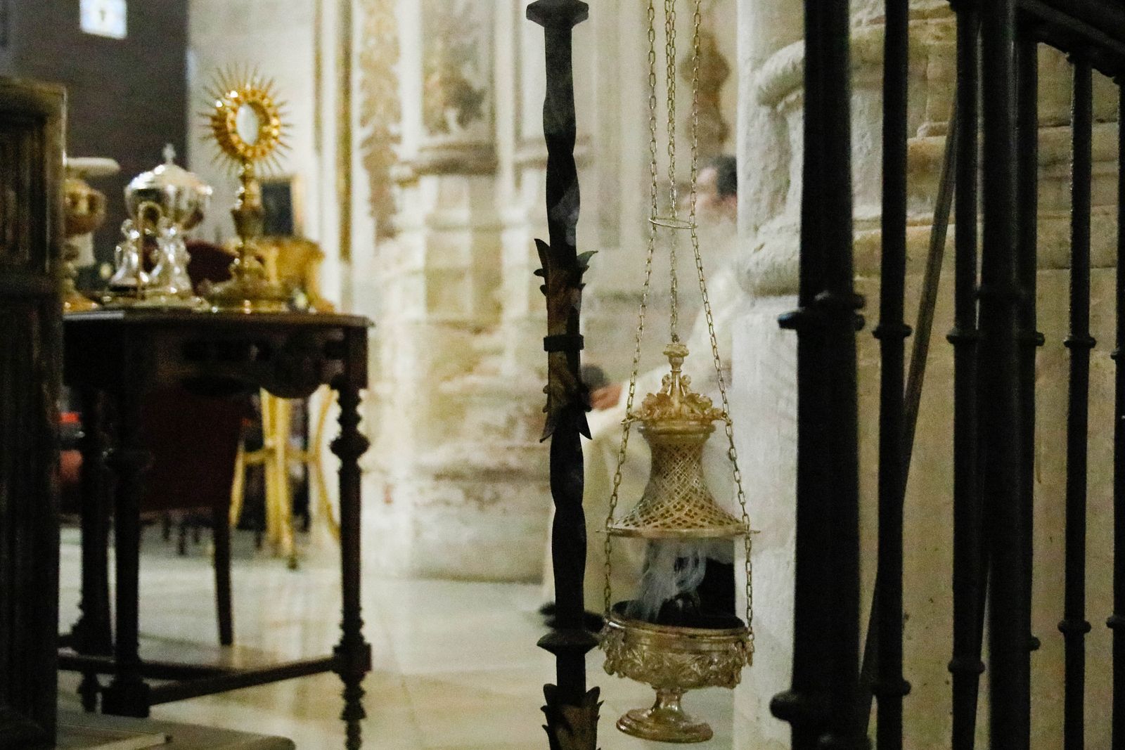 Imágenes de la procesión del Corpus Christi en Almería: así han sido la misa y la posterior marcha por la capital