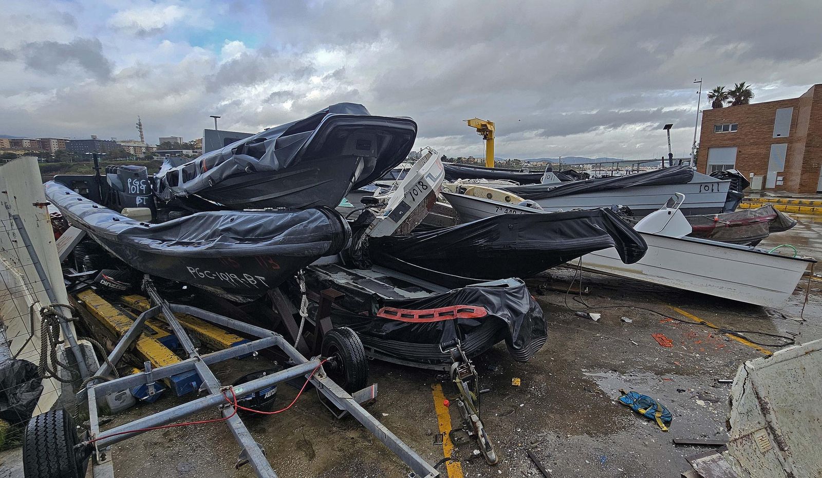 Fotos del hacinamiento de narcoembarcaciones requisadas en el Puerto de Algeciras
