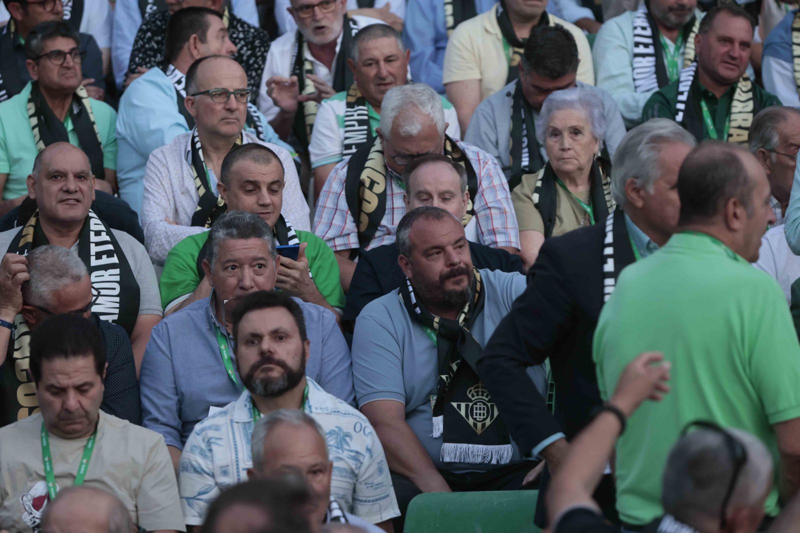 Búscate en el acto Siempre Verdiblancos