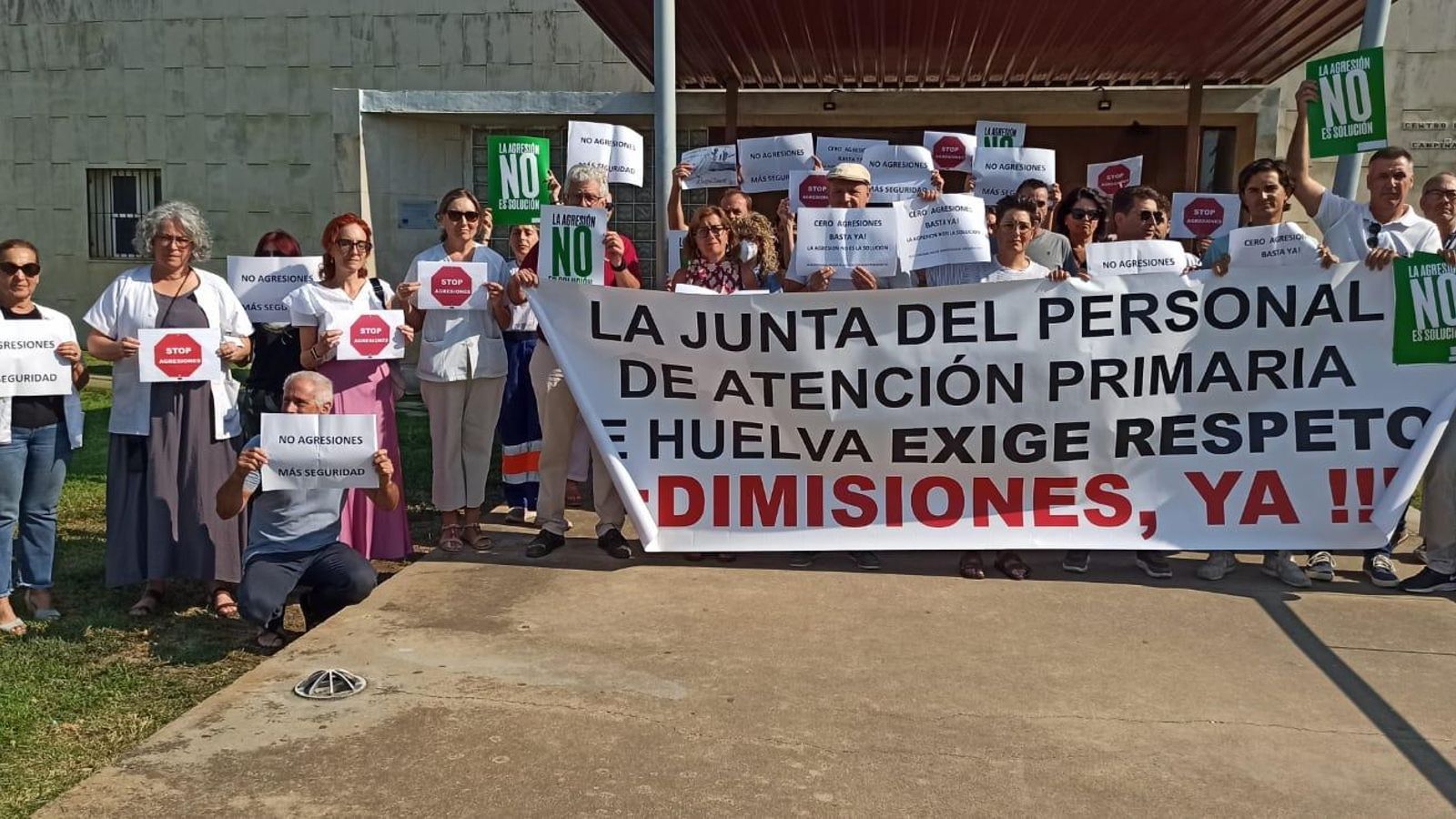 Movilización este jueves en el centro de salud de San Juan del Puerto.