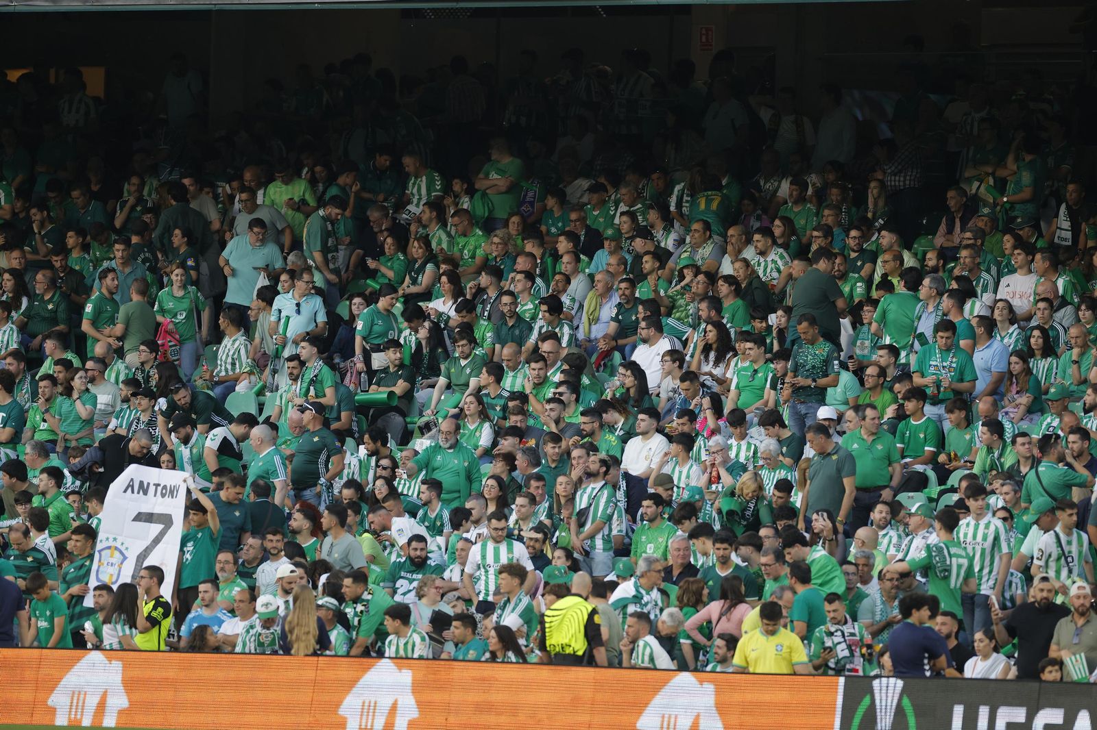 Búscate en las fotos del Betis - Fiorentina
