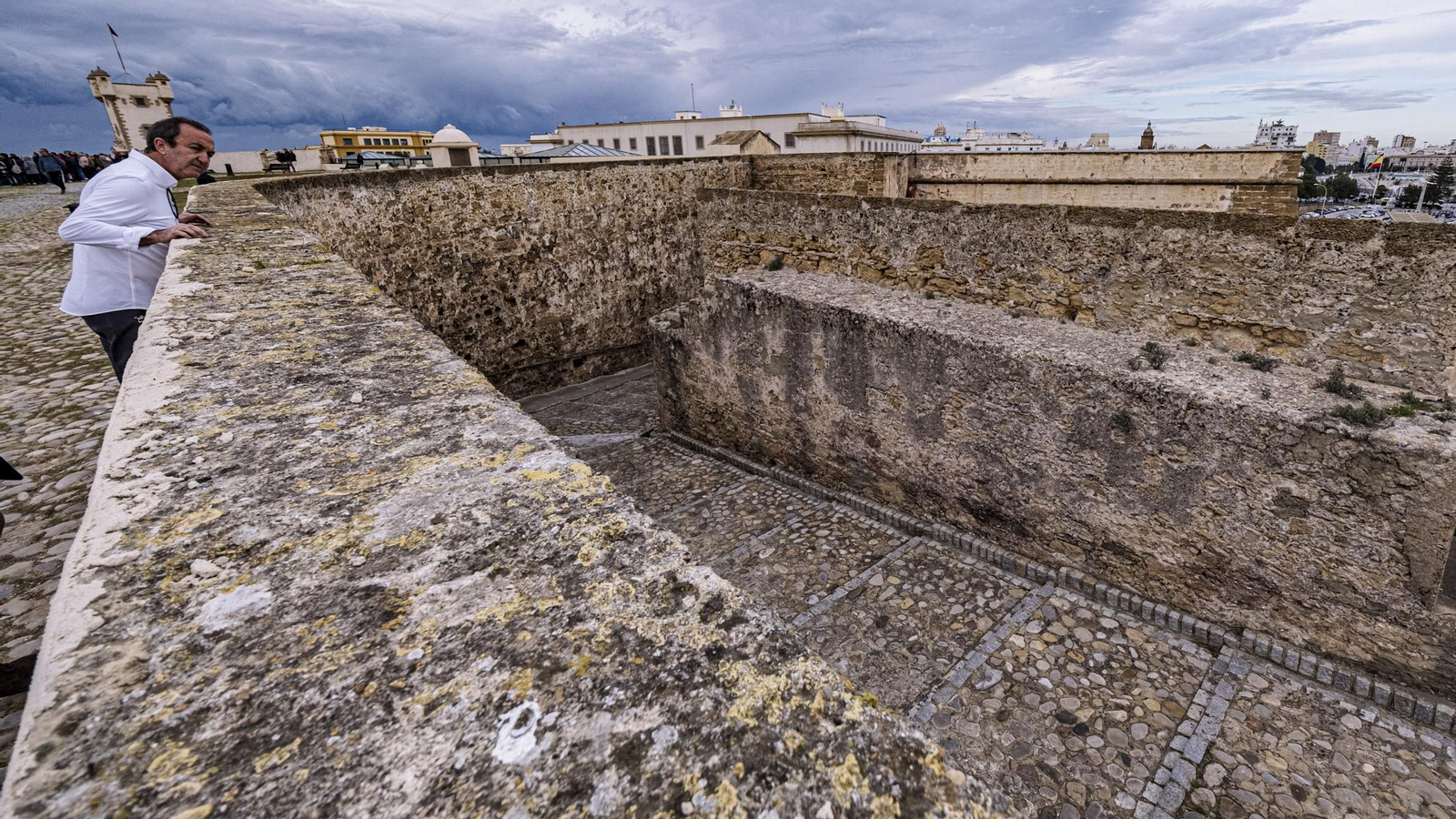 Las imágenes de la reapertura del paseo superior de las Puertas de Tierra