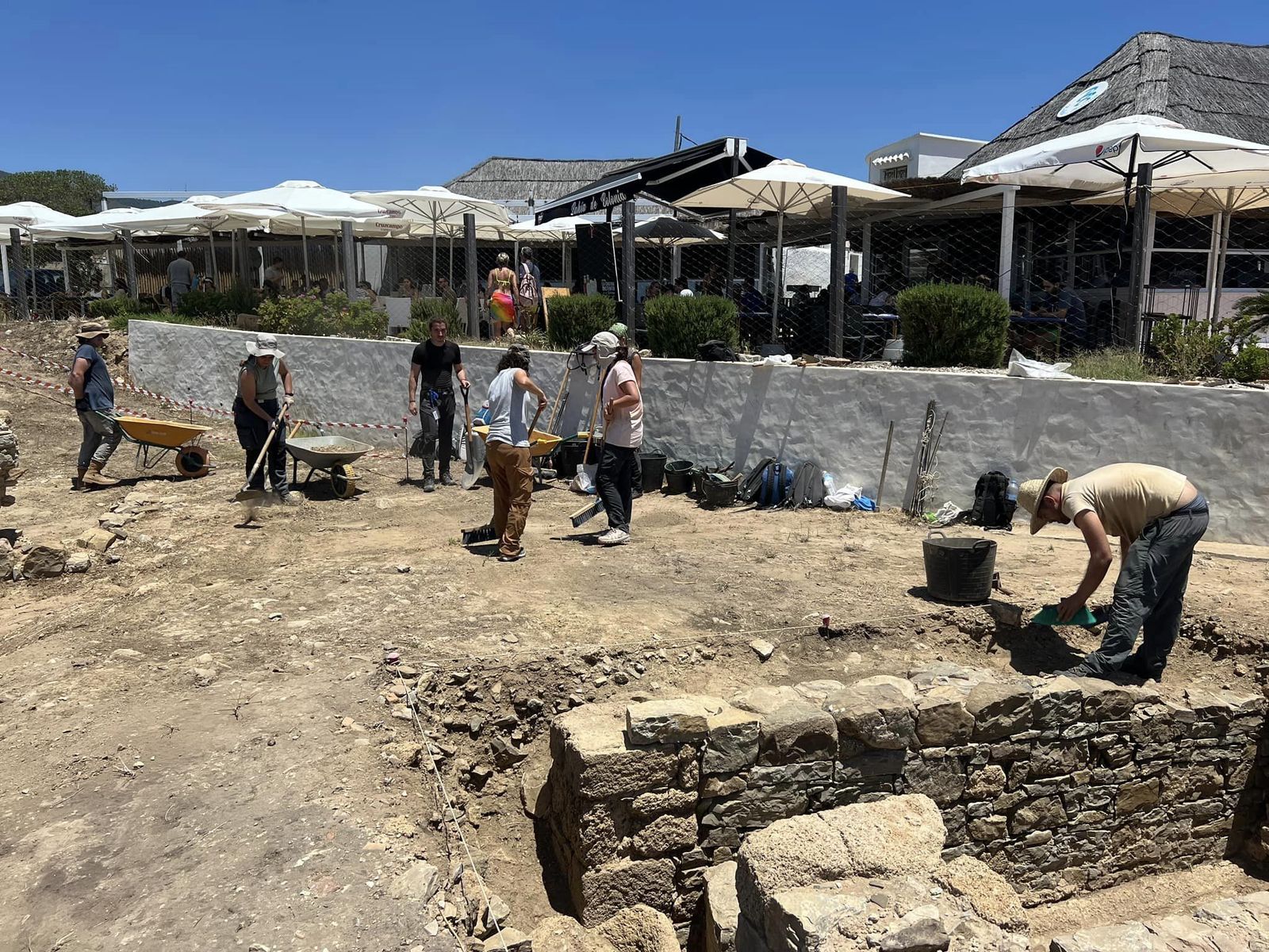 Trabajos en la zona meridional de Baelo en dos edificios con usos por definir