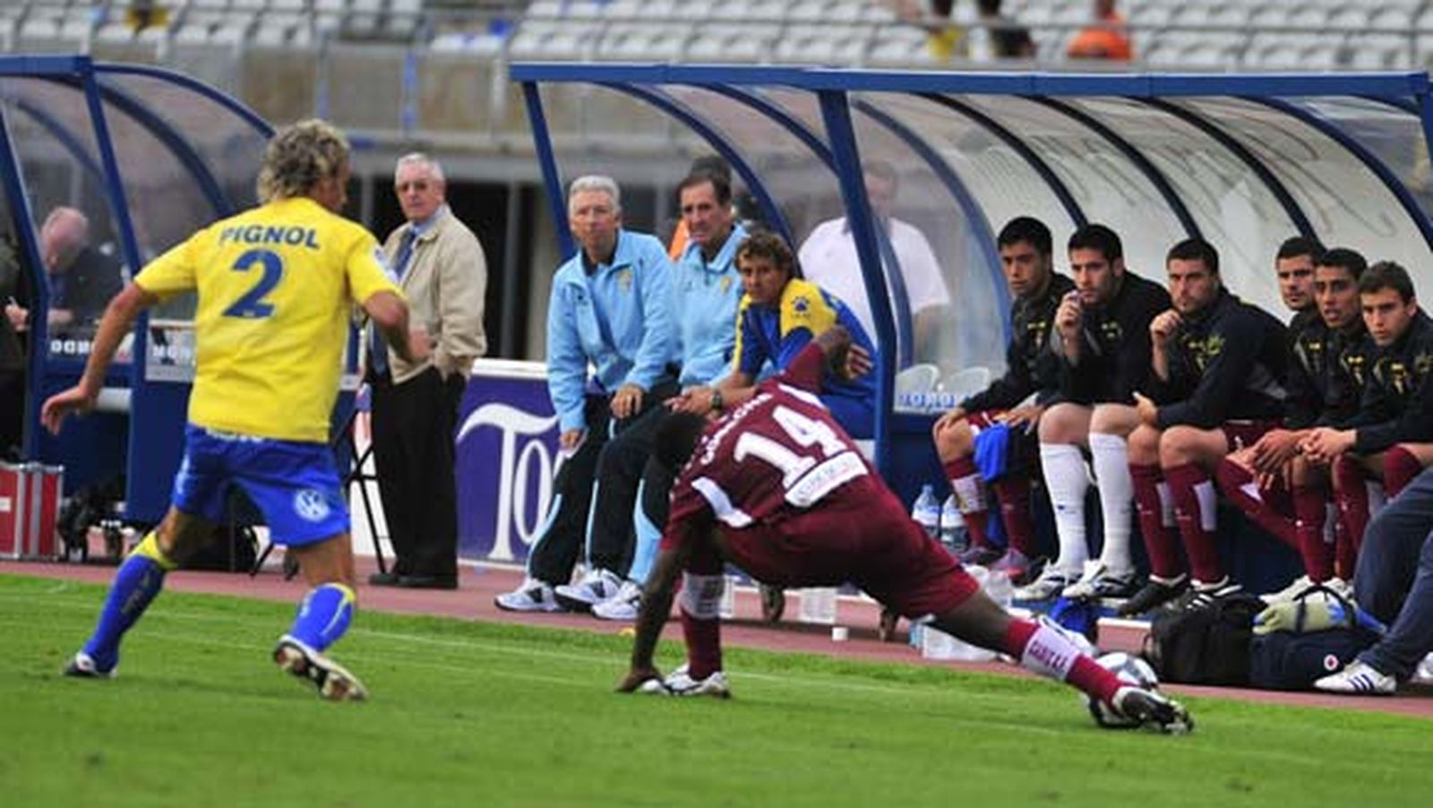 La UD Las Palmas y el Cádiz firmaron tablas en un discreto partido (1-1) que deja a los de Víctor Espárrago en puestos de descenso

Foto: LOF