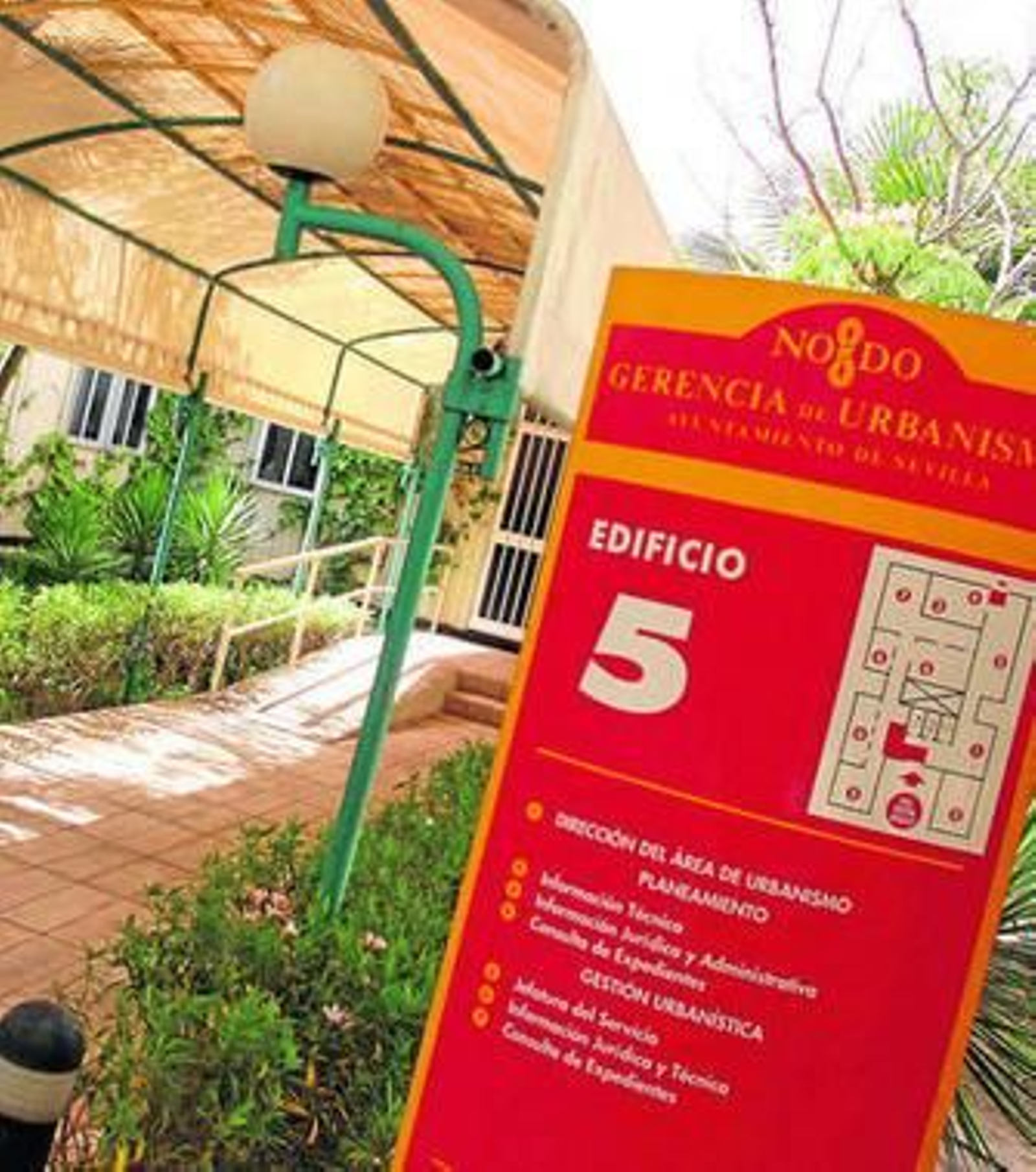 Las caracolas que acogen la sede de la Gerencia de Urbanismo, en la Isla de la Cartuja.